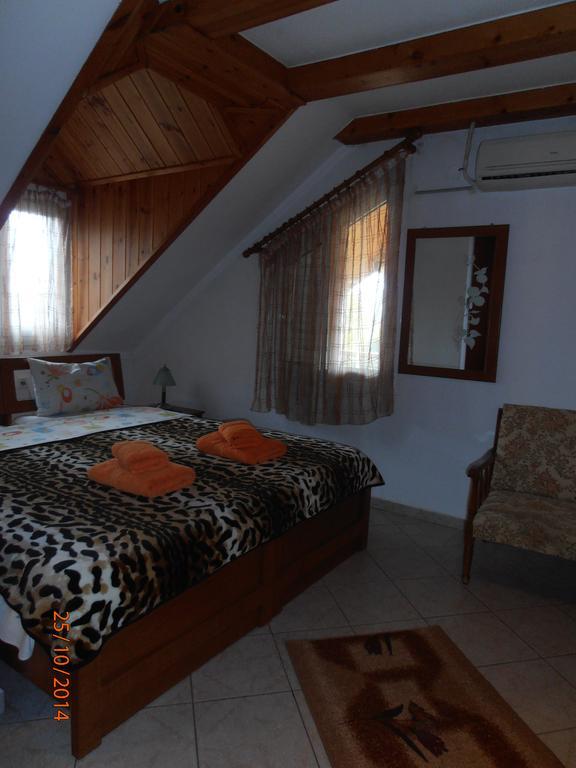 Guesthouse Agnandi Káto Loutrákion Szoba fotó
