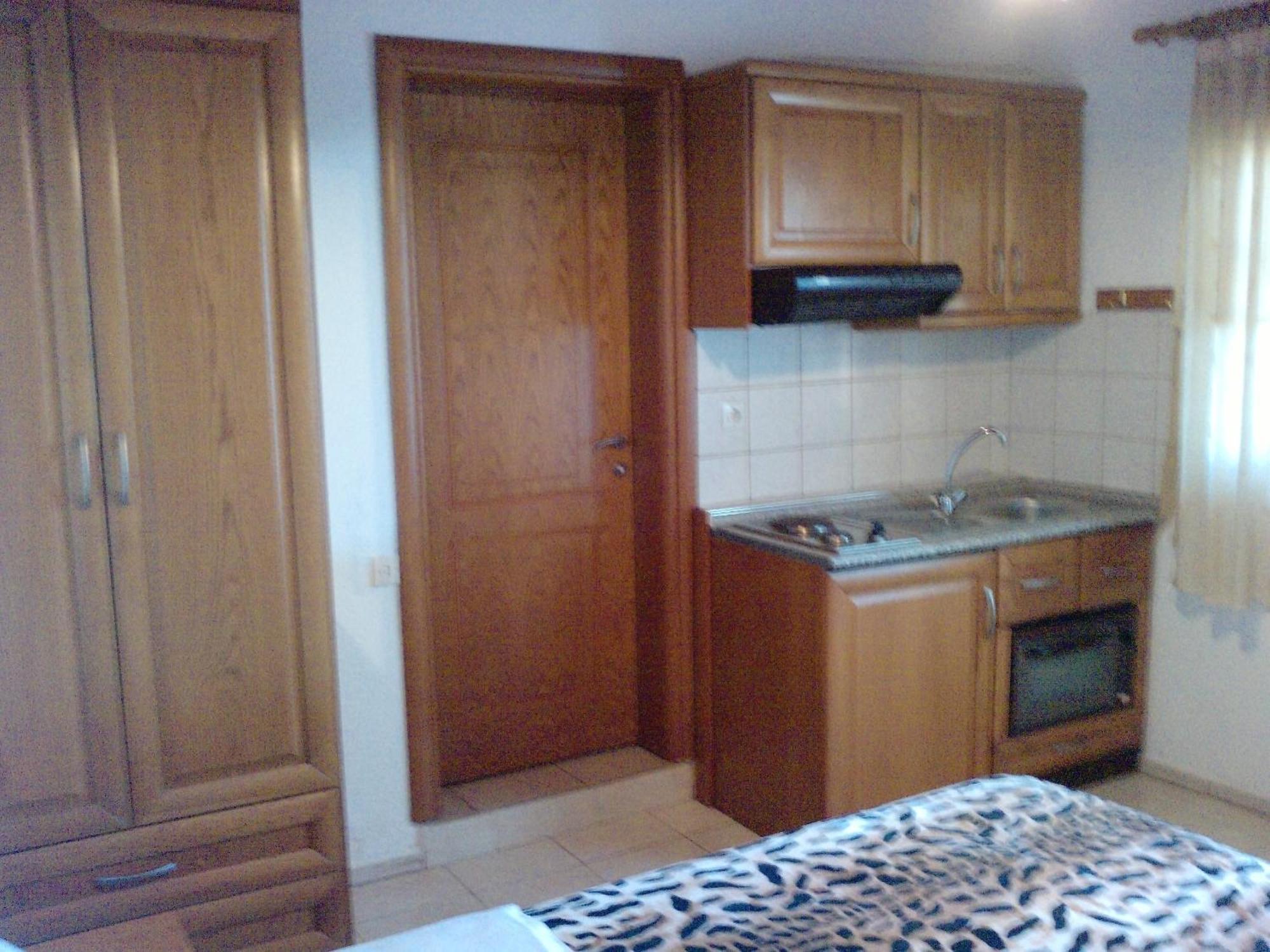 Guesthouse Agnandi Káto Loutrákion Szoba fotó