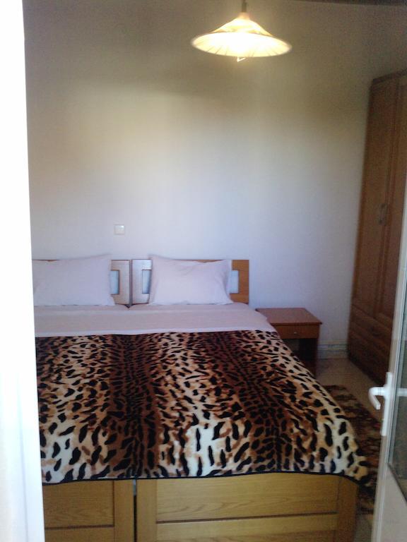 Guesthouse Agnandi Káto Loutrákion Szoba fotó