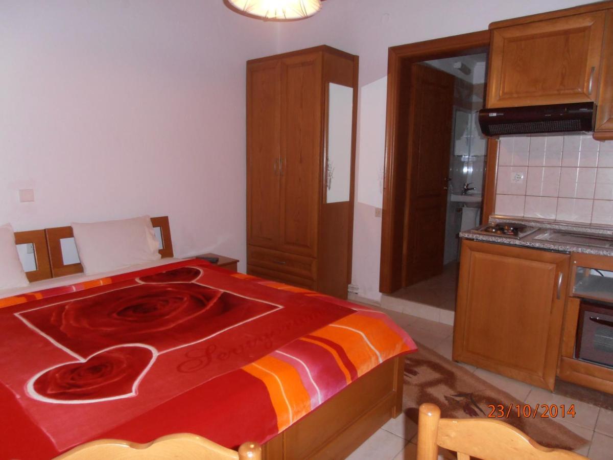 Guesthouse Agnandi Káto Loutrákion Szoba fotó